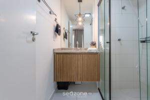 a bathroom with a sink and a shower at Stúdio na Liberdade 270m do metrô MOL0502 in Sao Paulo +7 photos