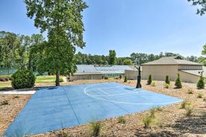 Jardí fora de Keowee Key Condo with Lake Access and Community Pools!