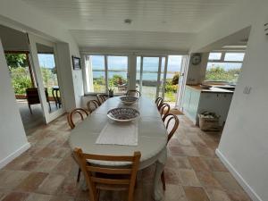 Fotografija u galeriji objekta Pier Cottage with private water access to Colla Pier u gradu Schull