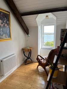 Fotografija u galeriji objekta Pier Cottage with private water access to Colla Pier u gradu Schull