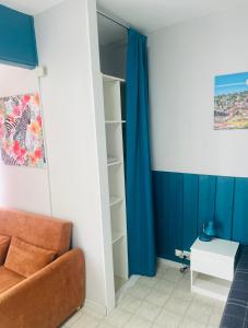 Belle Vue ASCENSEUR WIFI CLIM的休息区