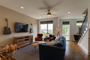 a living room with a couch and a tv at Perfectly located-Walk to bars- Close to Broadway in Nashville