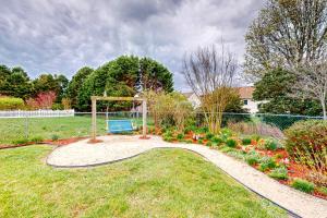Φωτογραφία από το άλμπουμ του Maplewood --- 31 Radcliffe Dr σε The Plantations
