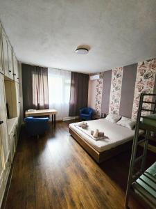 Postel nebo postele na pokoji v ubytování Апартамент Лилия