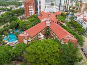 Bazén v ubytování Hotel Camino Real nebo v jeho okolí