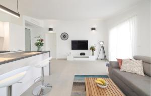 Η κουζίνα ή μικρή κουζίνα στο Pet Friendly Home In Bibinje With Sauna