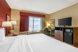TV a/nebo společenská místnost v ubytování Best Western Plus Chandler Hotel & Suites