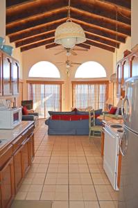a kitchen with a living room with a couch at Playa Romantica in Puerto Peñasco
