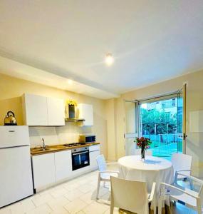 Кухня или мини-кухня в Casa Vacanze luxury Pompei home Villa Letizia
 +30 фотографий