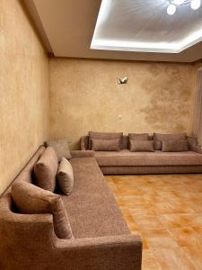 Posezení v ubytování Luxueuse villa à Moulay Bouselham