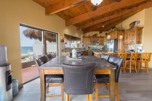 Kuchyň nebo kuchyňský kout v ubytování Casa de la Playa Barry Happy