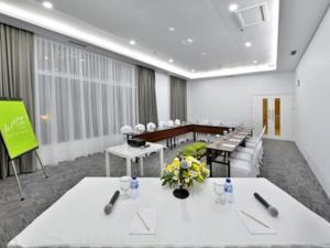 Οι επιχειρηματικές εγκαταστάσεις ή/και οι αίθουσες συνεδριάσεων στο Whiz Prime Hotel Sudirman Cilacap