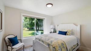 Ένα ή περισσότερα κρεβάτια σε δωμάτιο στο Shoal Creek Retreat - Spacious, Views, Relaxing