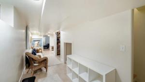 Χώρος καθιστικού στο Shoal Creek Retreat - Spacious, Views, Relaxing