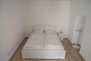 Modernes Apartment mit City-Flair in Bestlage客房内的一张或多张床位