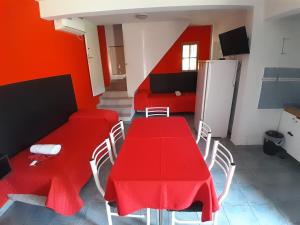 TV a/nebo společenská místnost v ubytování Apart Hotel Nonquen