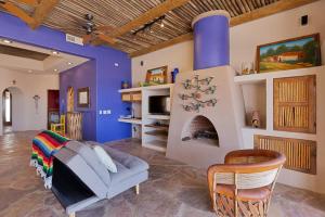 a living room with a couch and a fireplace at Casa en el Cielo in Puerto Peñasco