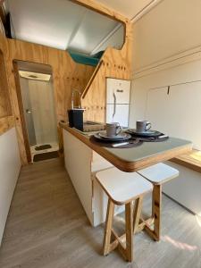 Dapur atau dapur kecil di Villa Tiny- CÁPSULA FUTURÍSTICA