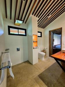 Koupelna v ubytování Finca Amistad Cacao Lodge + 37 fotografií