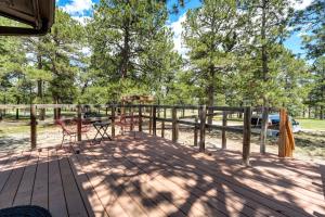 Φωτογραφία από το άλμπουμ του The Barracks Forest Escape Dog Friendly BBQ σε Κολοράντο Σπρινγκς