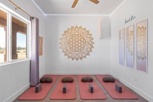 Gallery image of NEW Desert Dream Hot Tub, Yoga, Ping Pong, Fire Pit in Joshua Tree
