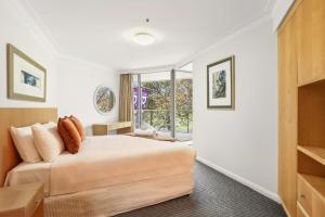 Ένα ή περισσότερα κρεβάτια σε δωμάτιο στο Luxurious Apartment only 250m Walk To Opera House +47 φωτογραφίες