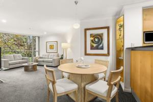 Χώρος καθιστικού στο Luxurious Apartment only 250m Walk To Opera House