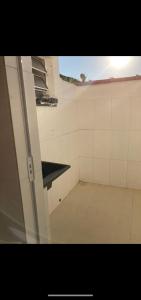 a corner of a room with a tile wall at Condomínio paixão 4 in Aparecida