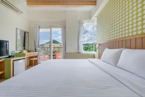 A bed or beds in a room at Green Beauty Homestay