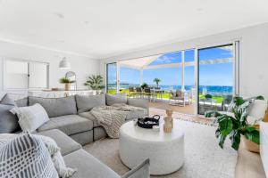 Χώρος καθιστικού στο La Palma Beach House - Warilla +6 φωτογραφίες
