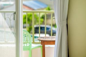 Rõdu või terrass majutusasutuses Green Beauty Homestay