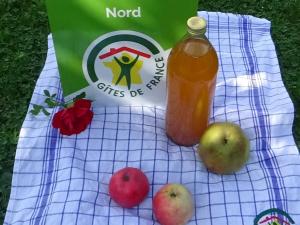 Nápoje v ubytovaní Gîte de charme à Leval, 4 chambres, cheminée, cour privative, proche nature et randonnées - FR-1-510-175