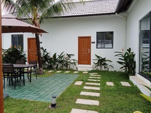 Taman di luar Ream Yoho Hotel +10 gambar