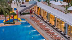 Bazén v ubytovaní Hotel RH Bayren Parc alebo v jeho blízkosti + 21 fotografií