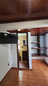 an empty room with a kitchen and a room with a mirror at Departamento céntrico in Zacatecas