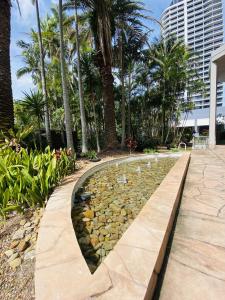Zahrada ubytování Ocean View Studio Apartment Surfers Paradise - Free Parking