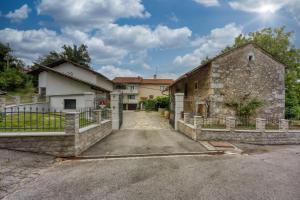 Budova, kde se apartmán nachází + 49 fotografií