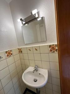 Koupelna v ubytování Deluxe 7 queen sized bedroom Apartment in Herford Hiddenhausen + 5 fotografií