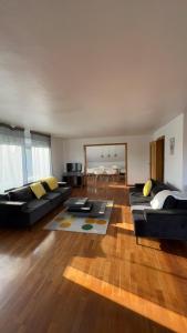 Posezení v ubytování Deluxe 7 queen sized bedroom Apartment in Herford Hiddenhausen