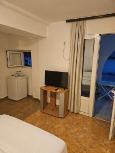 TV a/nebo společenská místnost v ubytování Rustic room + 2 fotografie