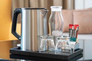Set per la preparazione di tè e caffè presso Rendezvous Hotel Singapore by Far East Hospitality