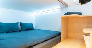 Uma cama ou camas num quarto em Bobopod Kebayoran Baru, Jakarta