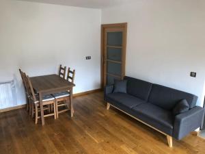 Posezení v ubytování Apartamento dúplex en Sort con piscina