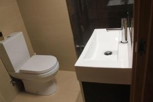 Koupelna v ubytování Apartamento dúplex en Sort con piscina
