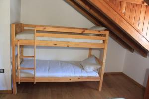 Postel nebo postele na pokoji v ubytování Apartamento dúplex en Sort con piscina