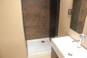 Koupelna v ubytování Apartamento dúplex en Sort con piscina