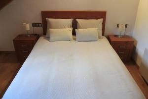 Postel nebo postele na pokoji v ubytování Apartamento dúplex en Sort con piscina