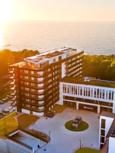 an overhead view of a building next to the ocean at Instytut Zdrowia Sofra FIT & SPA in Mielno