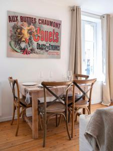 Un lugar para sentarse en A la Fleur de Ly 9 fotos más