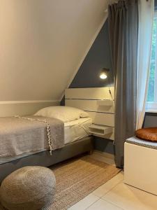 Postel nebo postele na pokoji v ubytování Reetdach Ferienhaus Anni